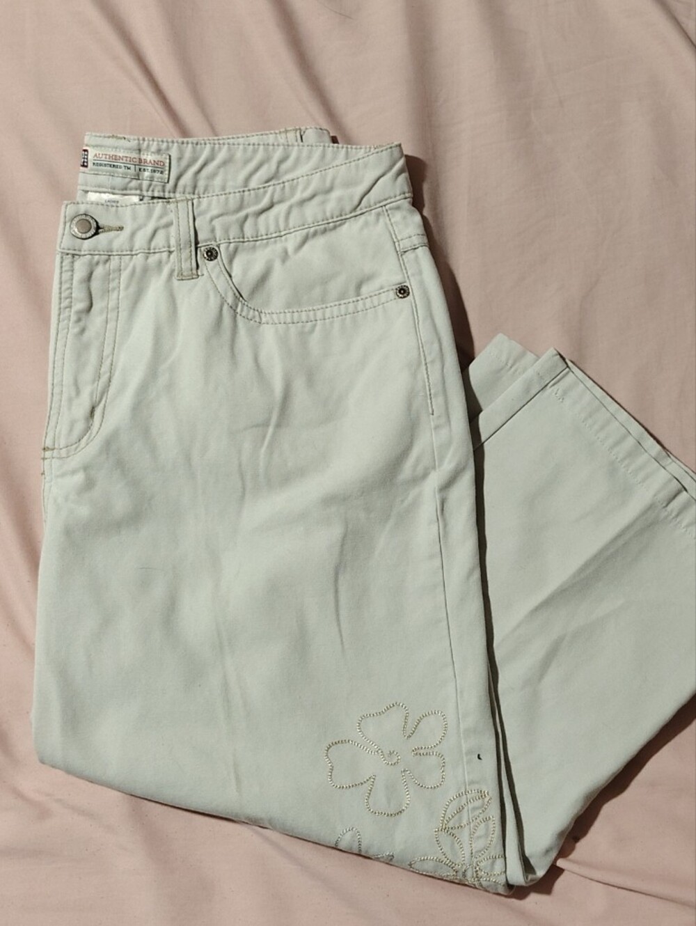 Faded Glory Cream Cropped Capri Pants with Embroidered Floral Designs